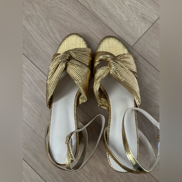 Brand new Women Metallic Twist Decor Sculptural Heeled Ankle Strap Sandals. - Picture 4 of 5